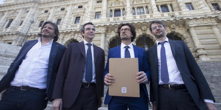 I radicali: spacchettare il referendum costituzionale. E l’M5S ci pensa